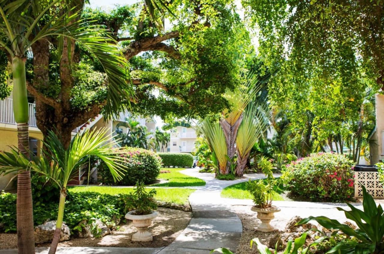 Beach Living At Plantation Village Blgs Джорджтаун Экстерьер фото